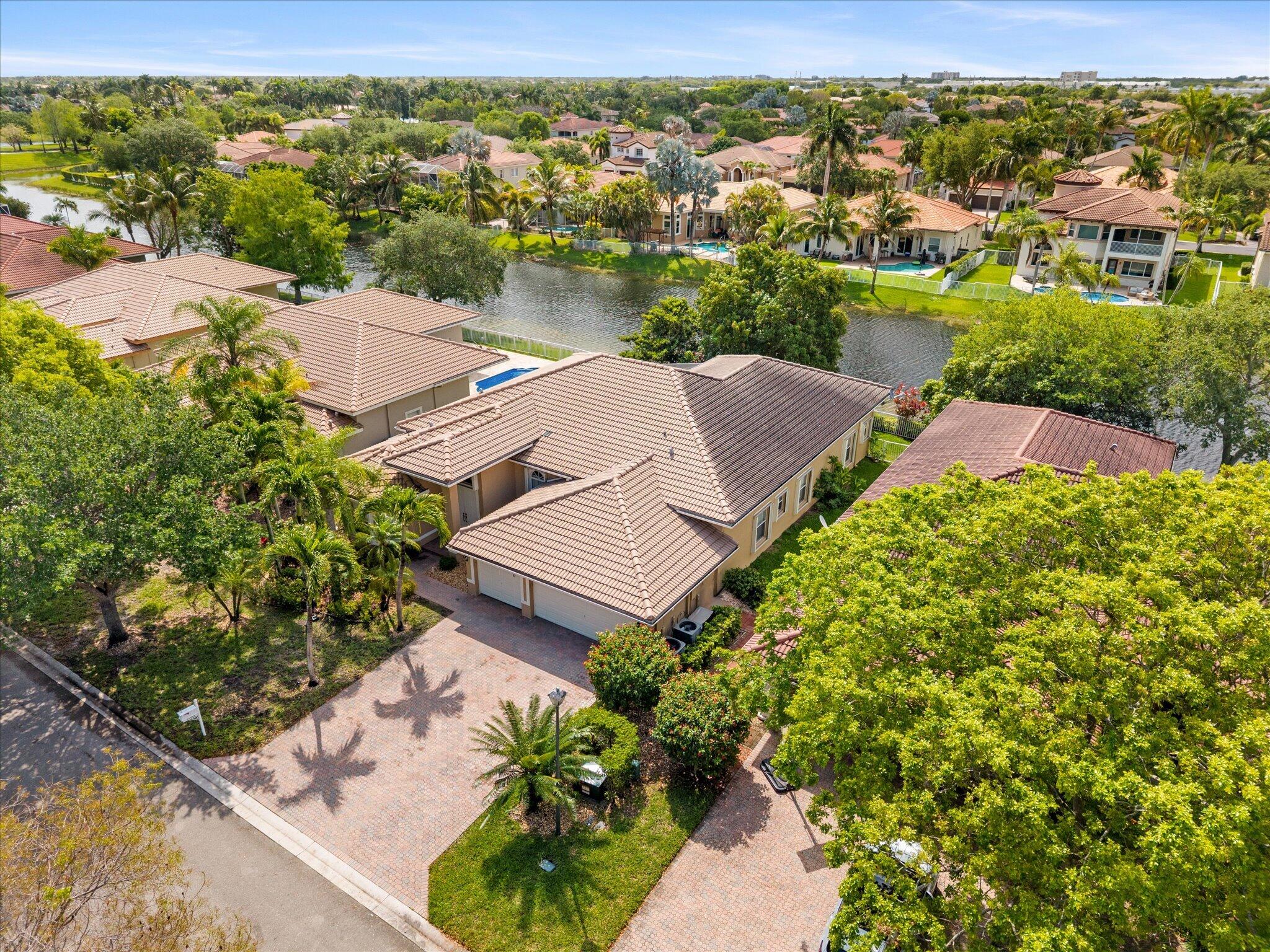WYNDHAM LAKES WEST - Residential