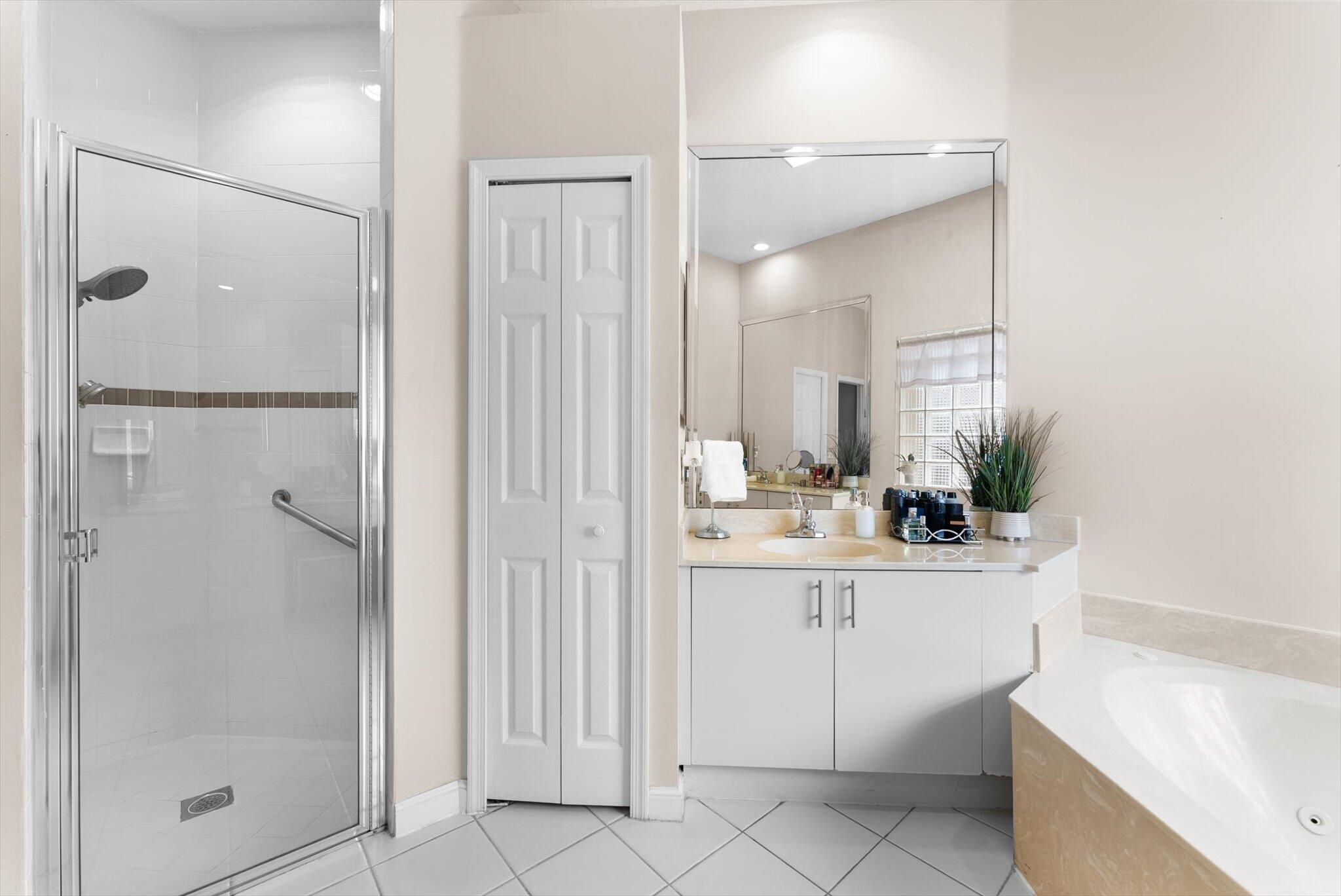 WYNDHAM LAKES WEST - Residential