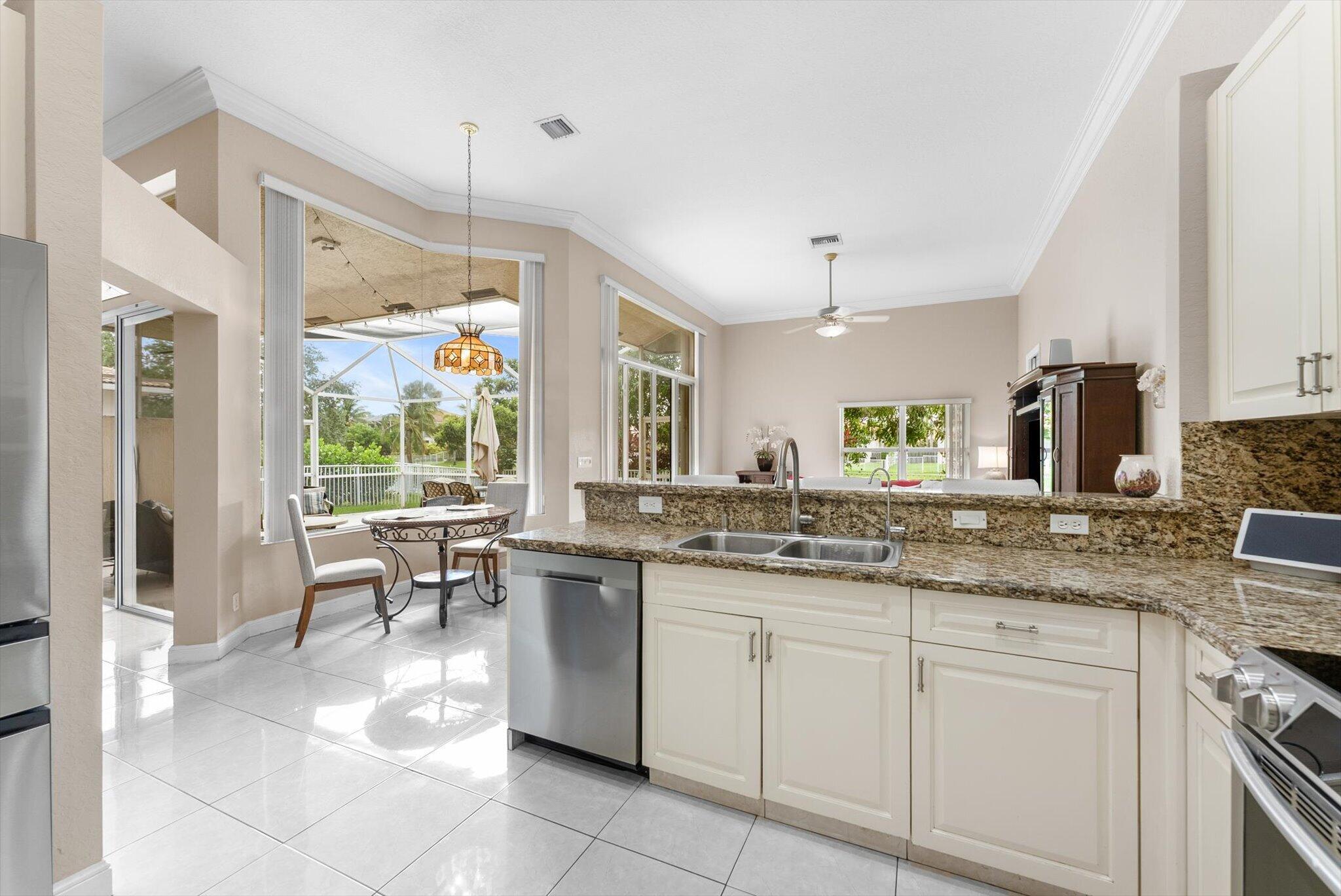 WYNDHAM LAKES WEST - Residential