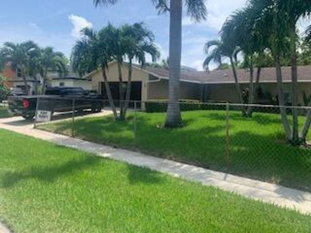 Photo of 1489 N Mangonia Circle, West Palm Beach, FL 33401 (MLS # R11010661)