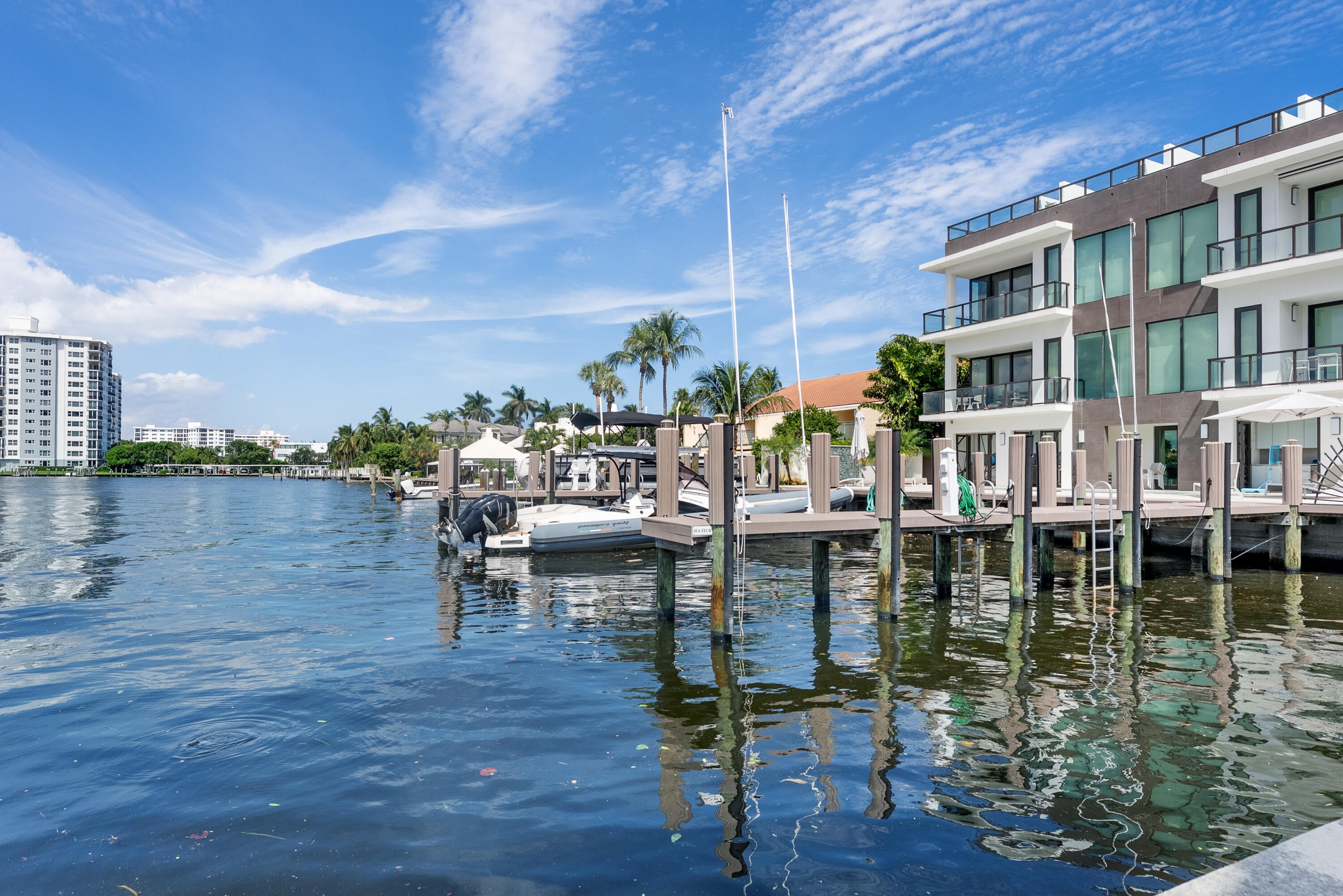 990 CASUARINA Road 4