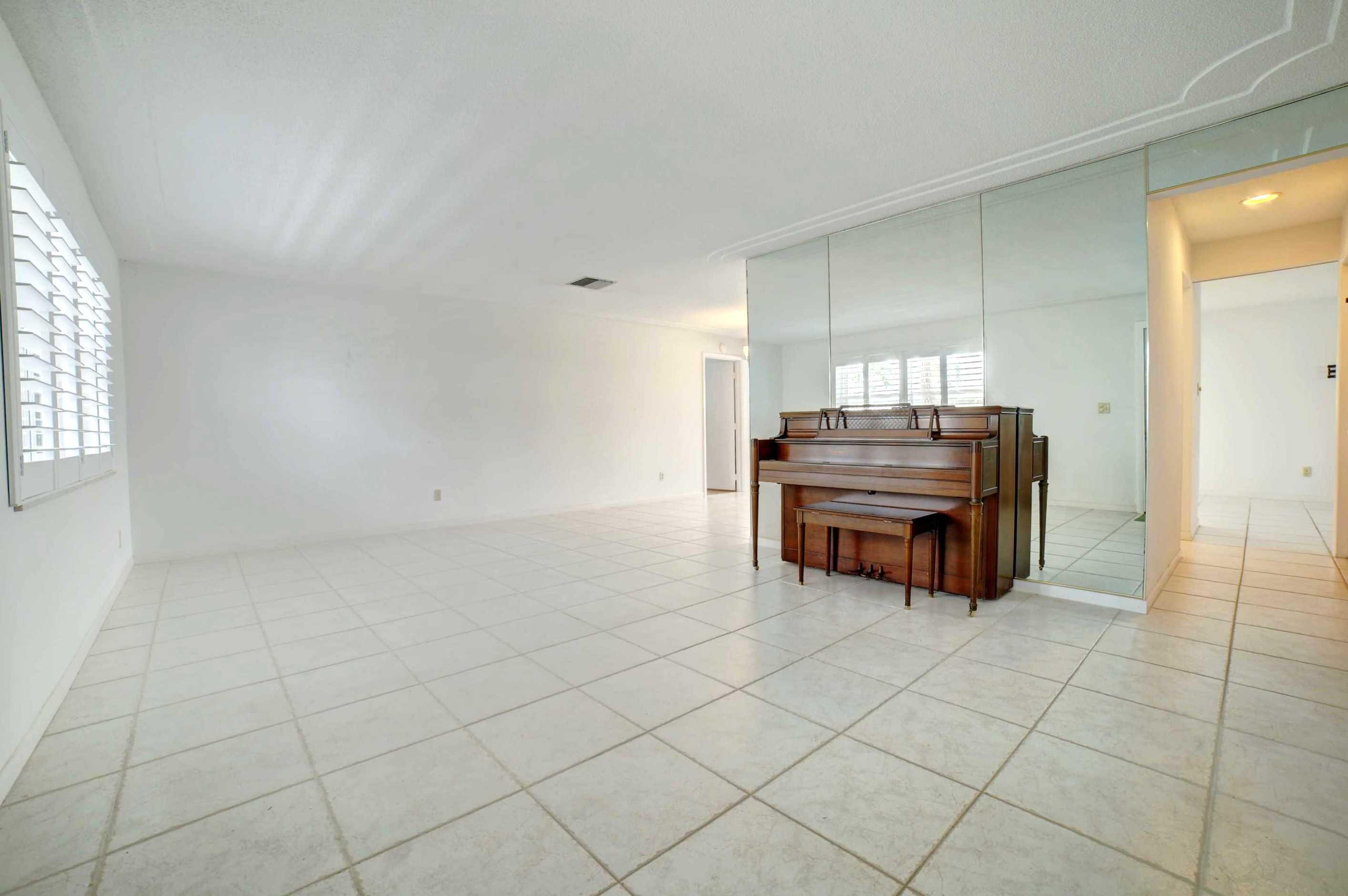910 SW 7th Avenue