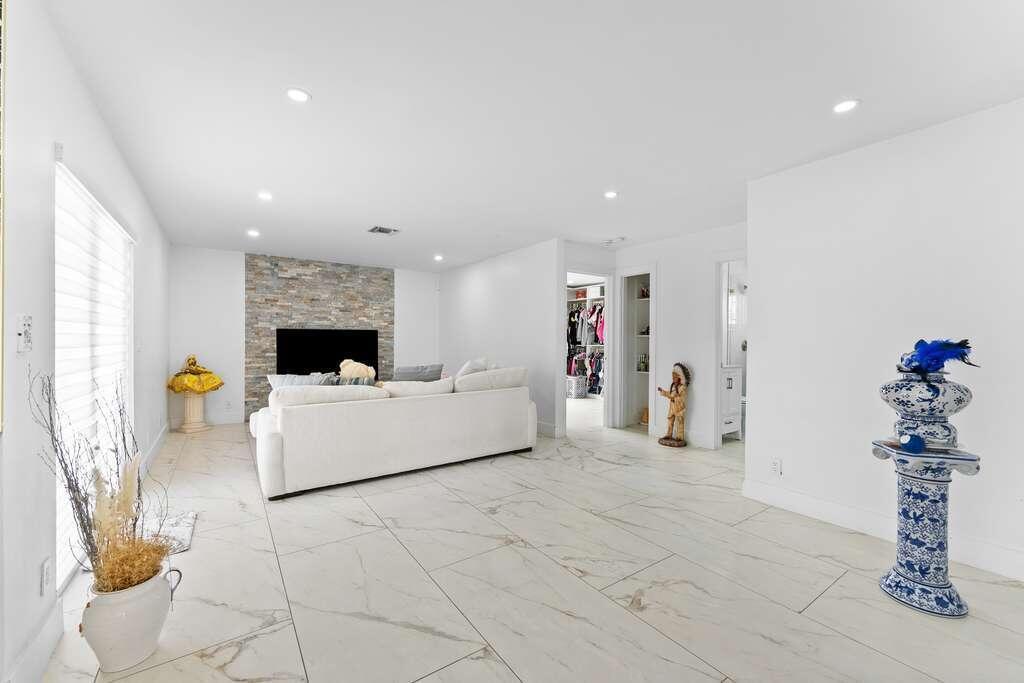 HUNTINGTON WOODS - Residential