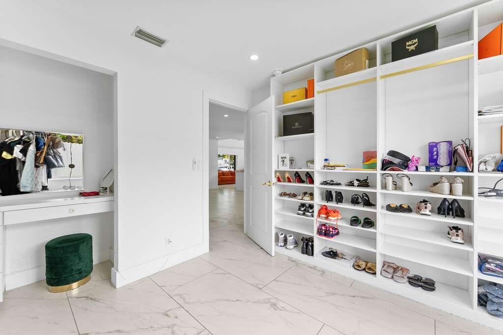 HUNTINGTON WOODS - Residential