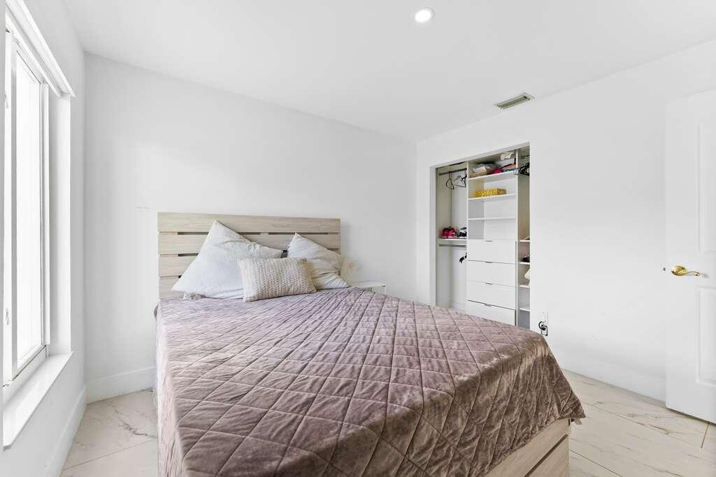 HUNTINGTON WOODS - Residential