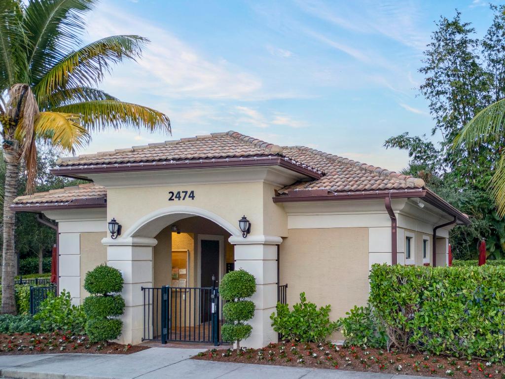 PRESTON SQUARE - Residential Lease