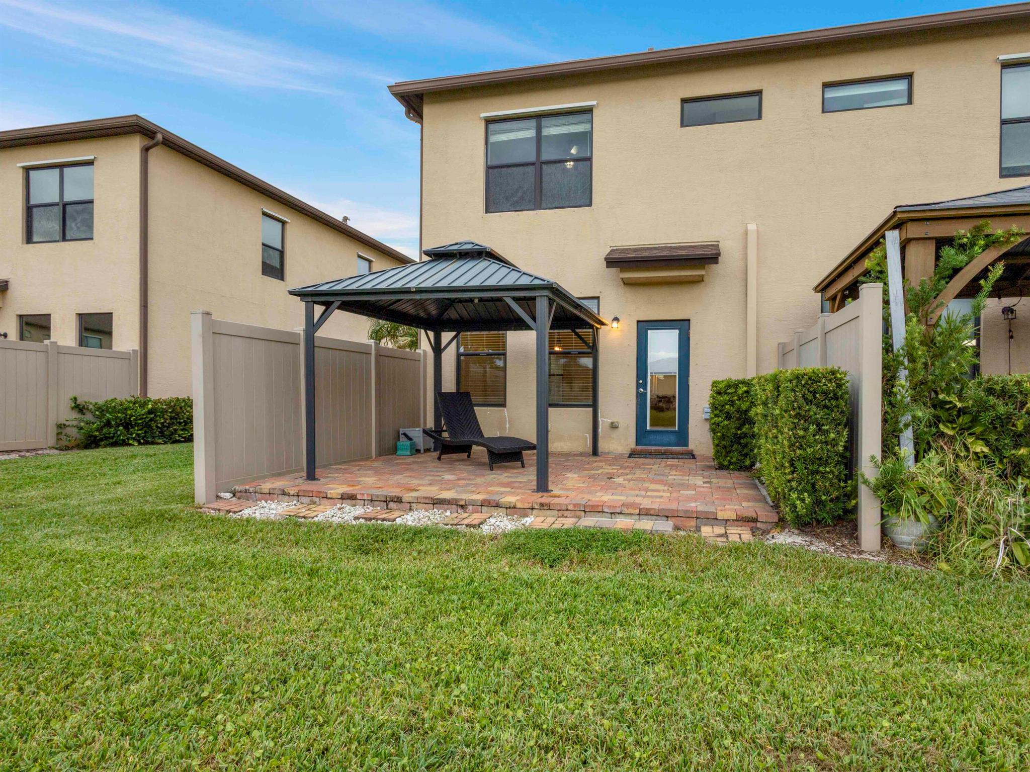 PRESTON SQUARE - Residential Lease