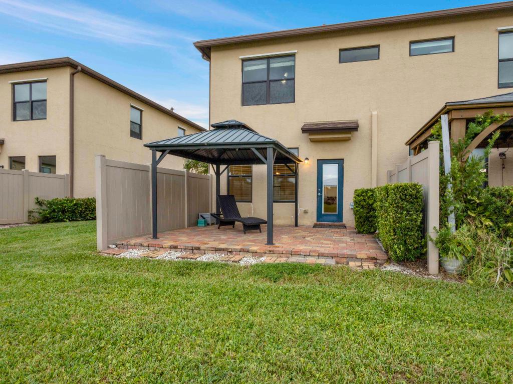 PRESTON SQUARE - Residential Lease