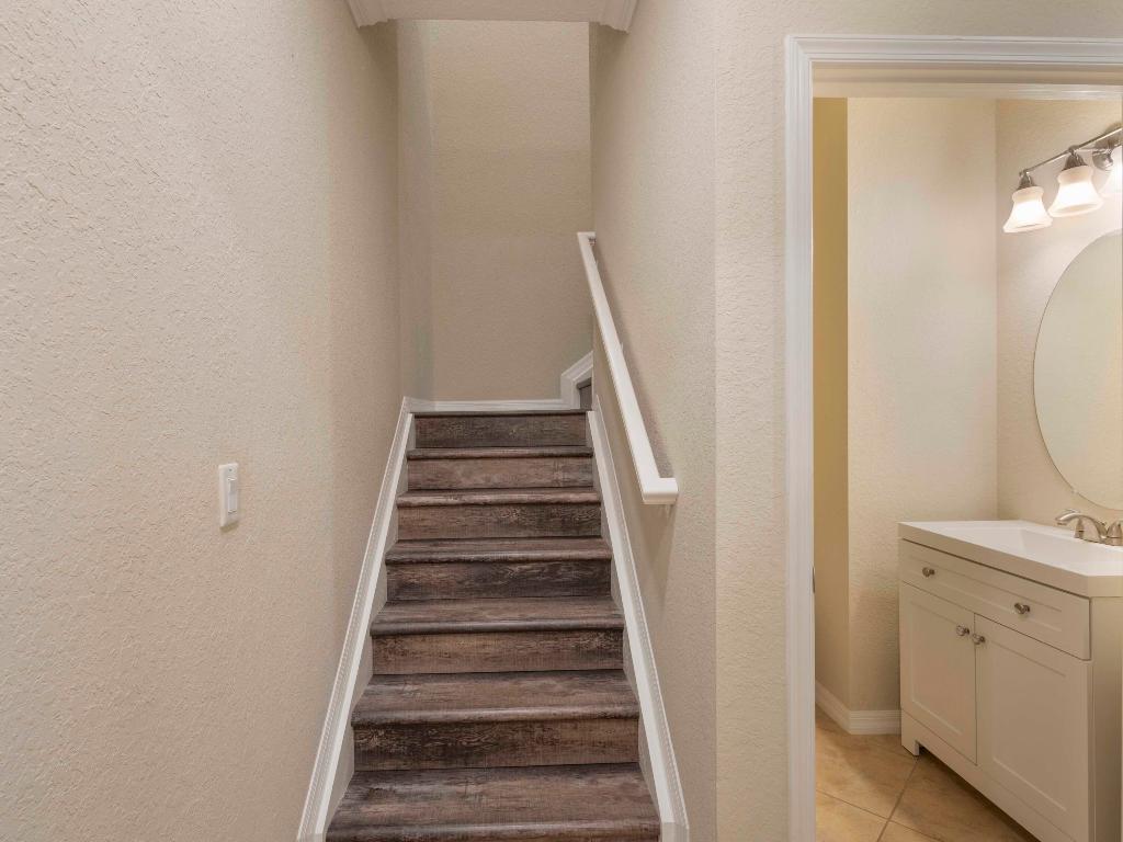 PRESTON SQUARE - Residential Lease