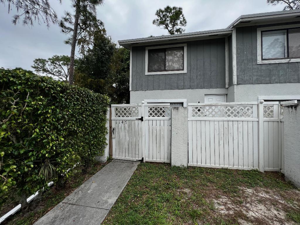 SUGAR POND MANOR OF WELLINGTON - Residential Lease