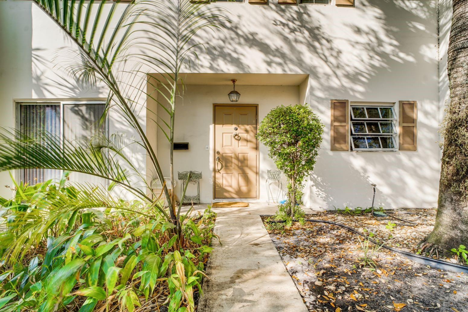 PALM-AIRE COUNTRY CLUB - Residential