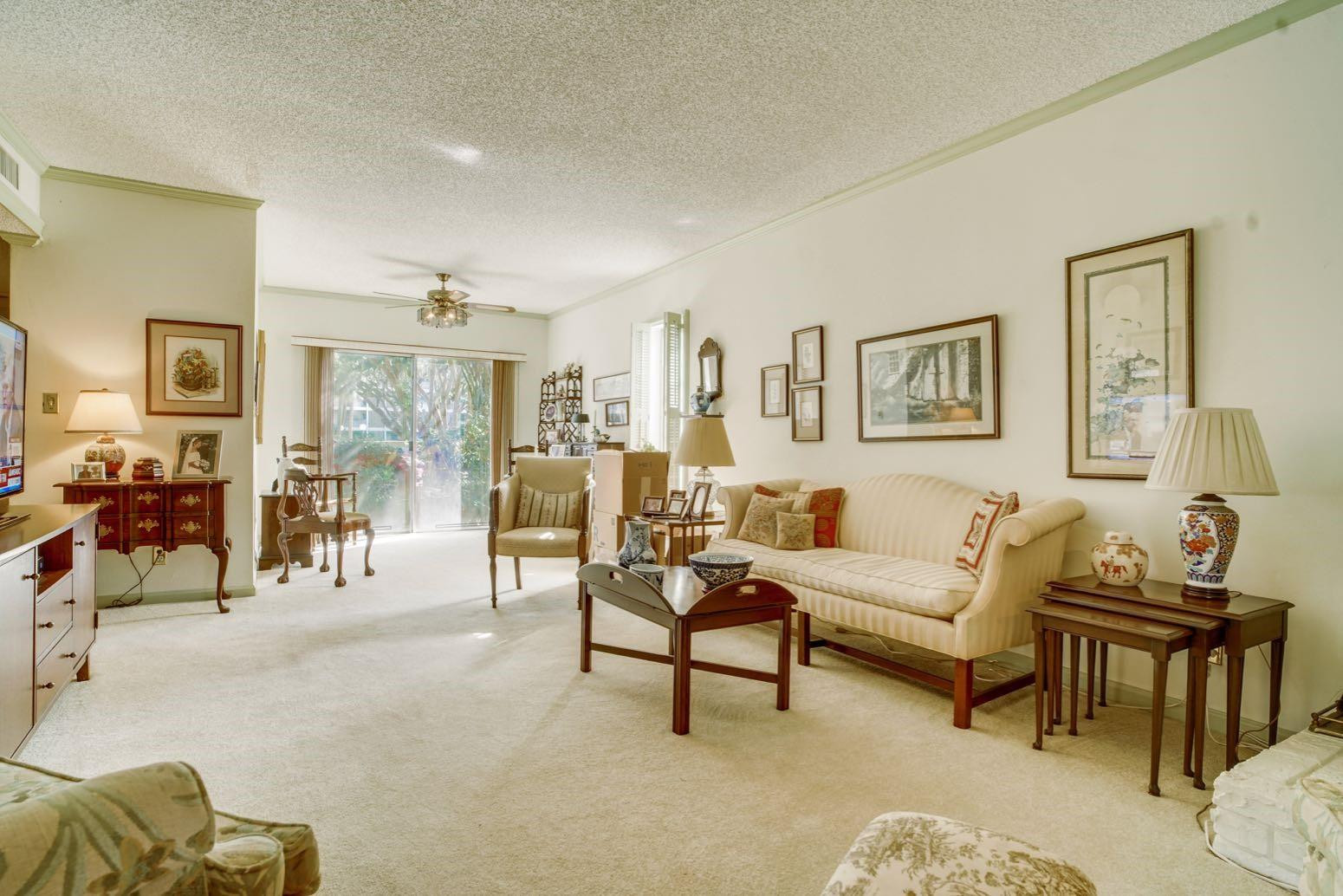 PALM-AIRE COUNTRY CLUB - Residential