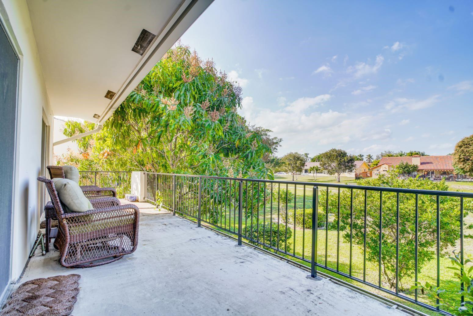 PALM-AIRE COUNTRY CLUB - Residential