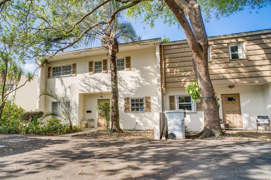 Investor special! New HOT Townhouse in the heart of Pompano Beach! Light rehab as is only cosmetic work. Spacious floor plan with tons of natural lighting. This property is centrally located in a very up and coming neighborhood, near many restaurants, schools and shopping centers. Do not miss thisgreat investment opportunity!!This one is priced to sell quick so don't miss out!