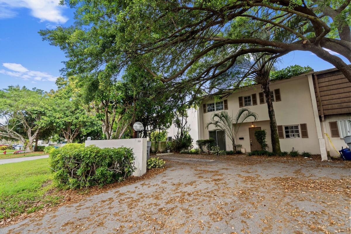 3131 N Palm Aire Drive 3131