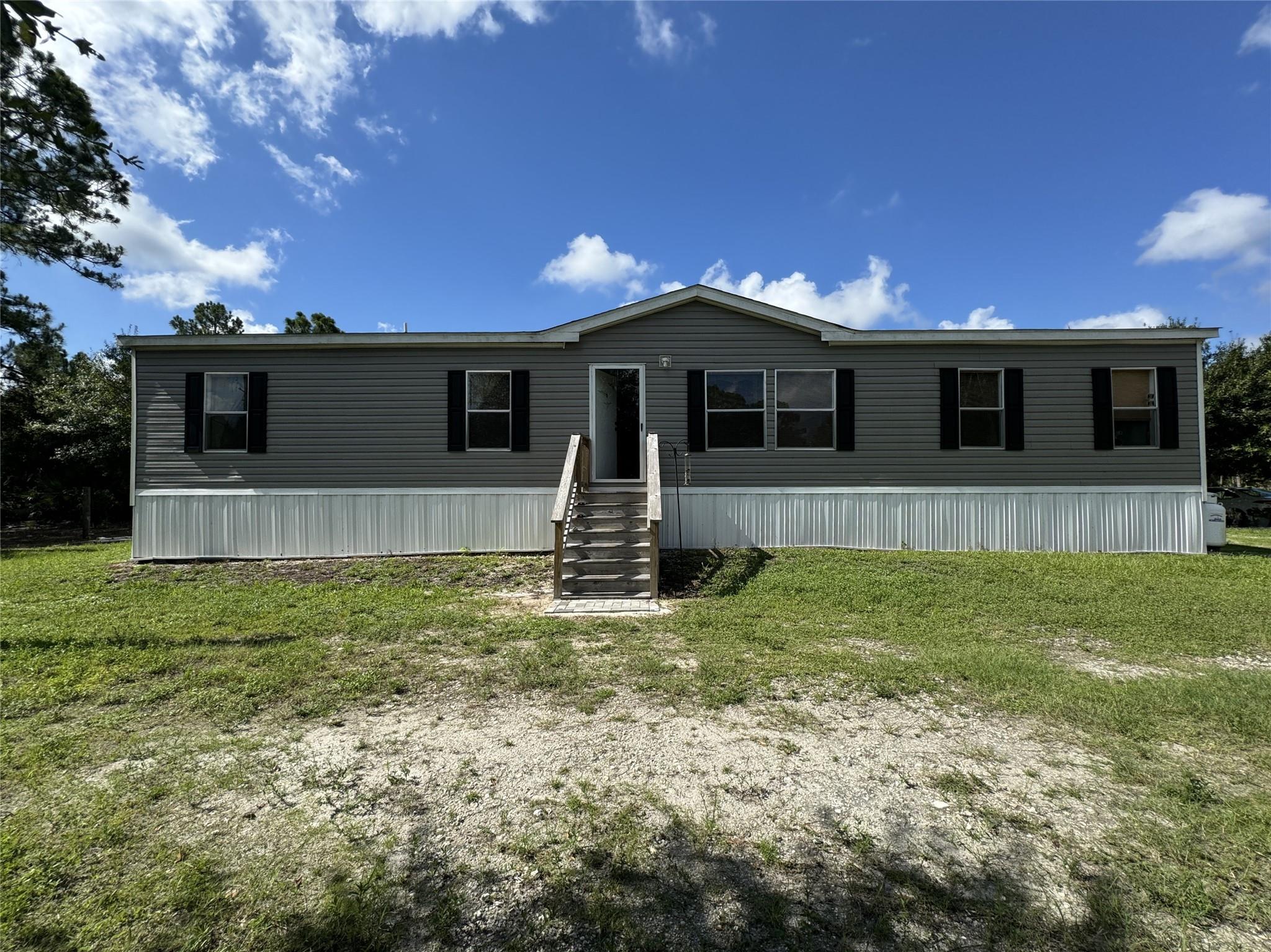 View Clewiston, FL 33440 mobile home