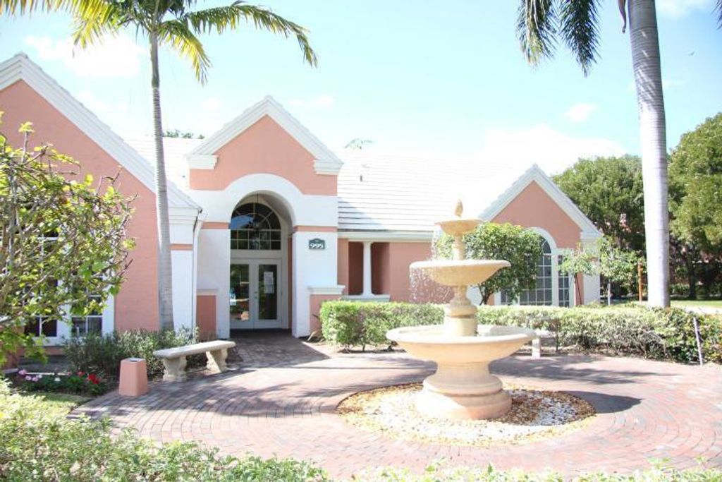 Photo of 1000 Crystal Way #L, Delray Beach, FL 33444 (MLS # B26013481)