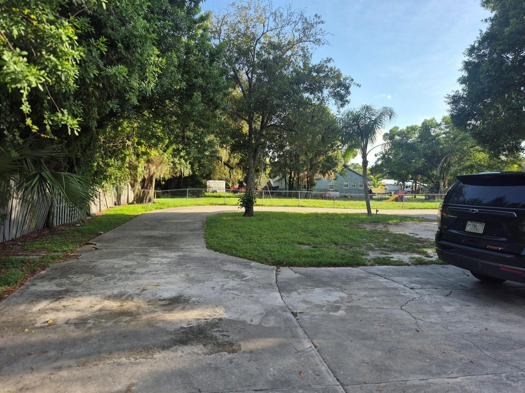 Photo of 2007 Orange Avenue, Fort Pierce, FL 34950 (MLS # R11132354)