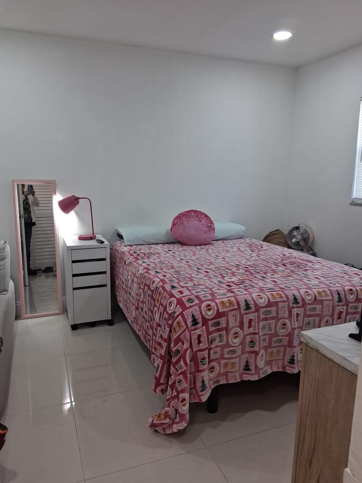 North Hollywood 4-1 B - Residential Lease