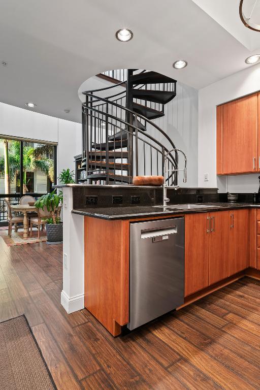 ONE CITY PLAZA CONDO - Residential