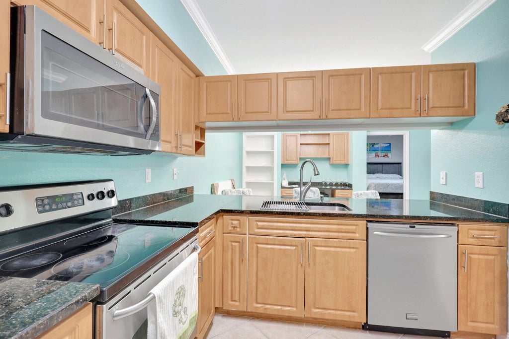 Photo of 6418 Emerald Dunes Drive #204, West Palm Beach, FL 33411 (MLS # R10968403)