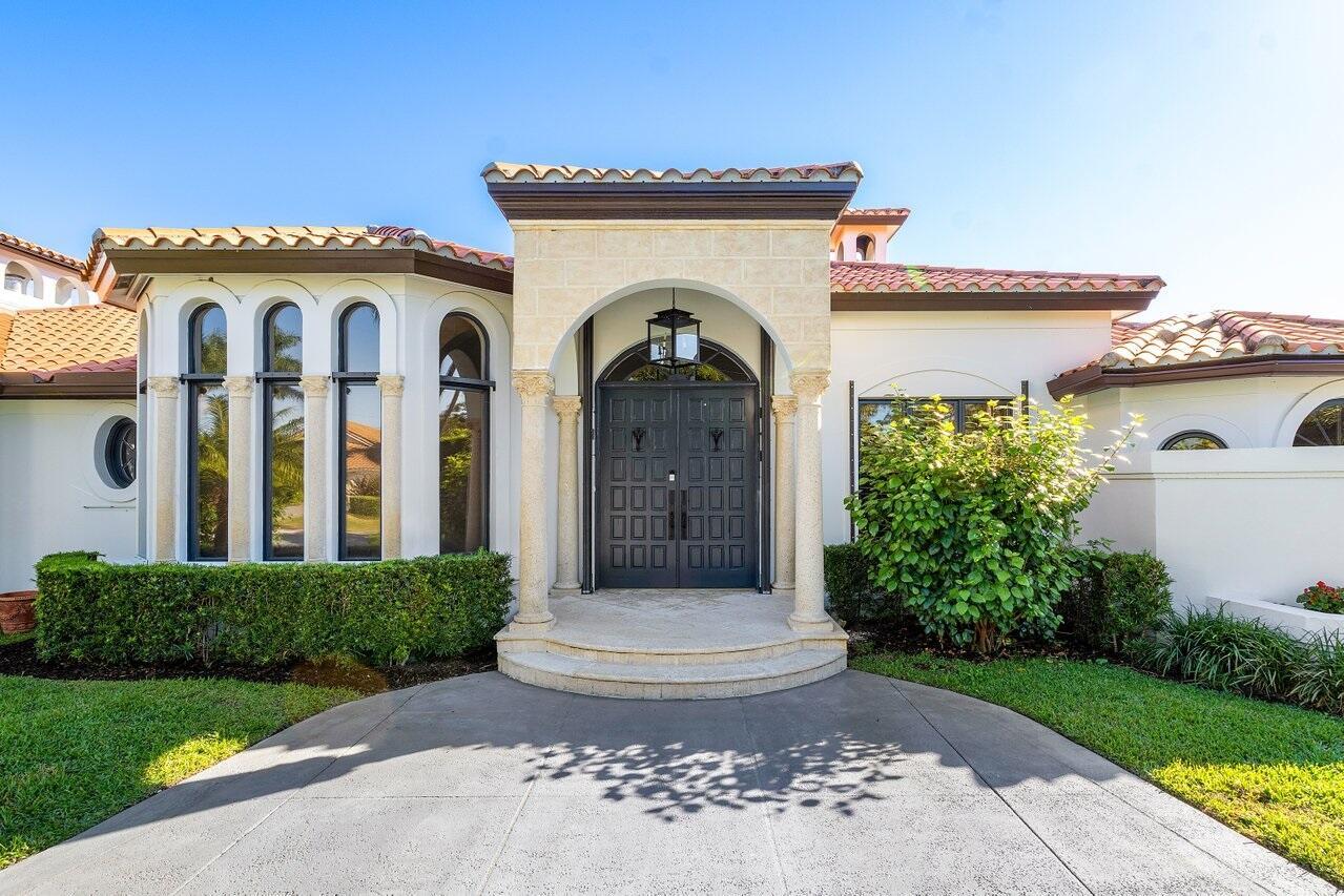 598 N Country Club Drive