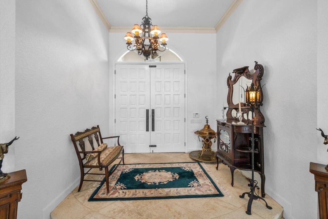 598 N Country Club Drive