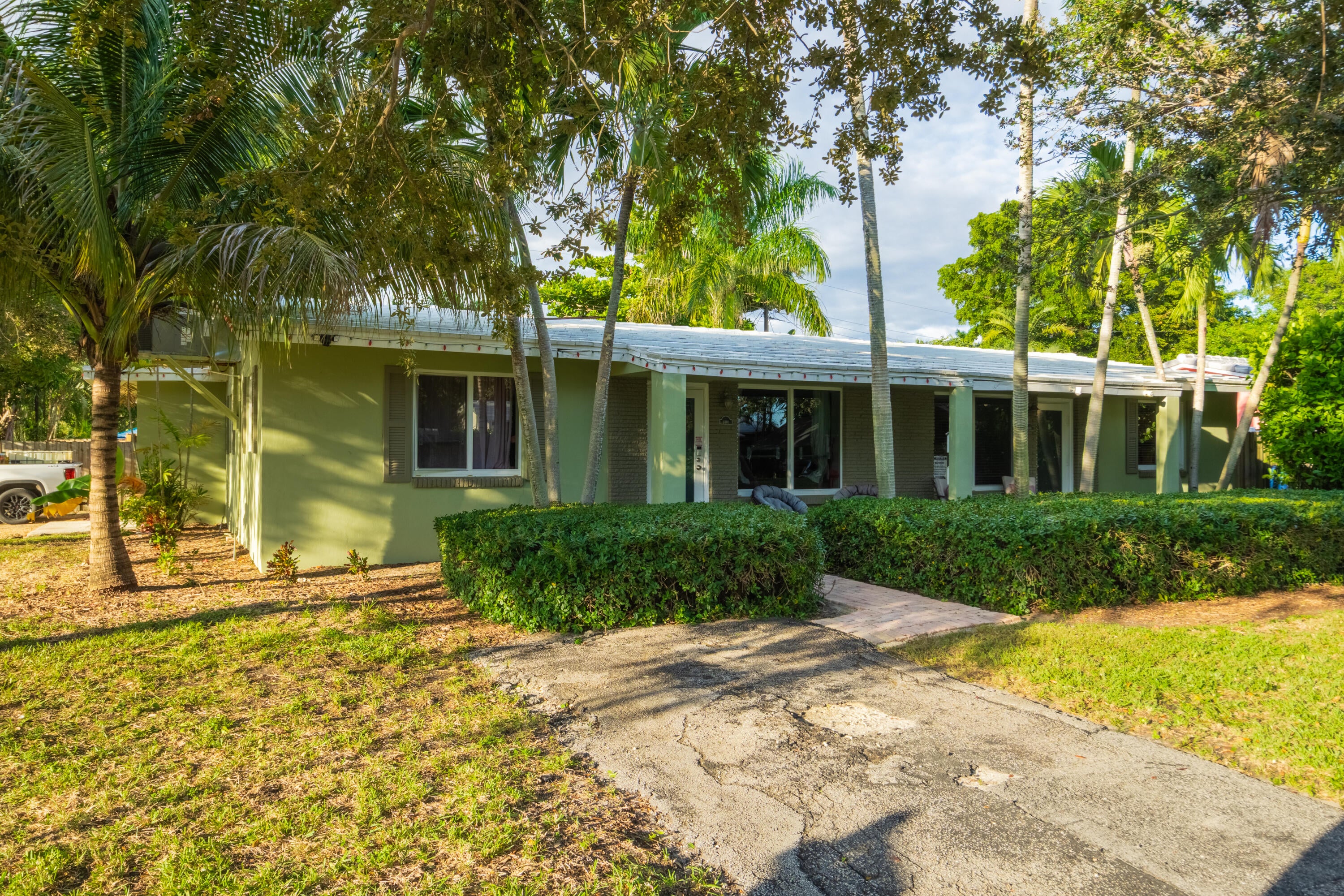 1401 NE 21ST Street 1-2