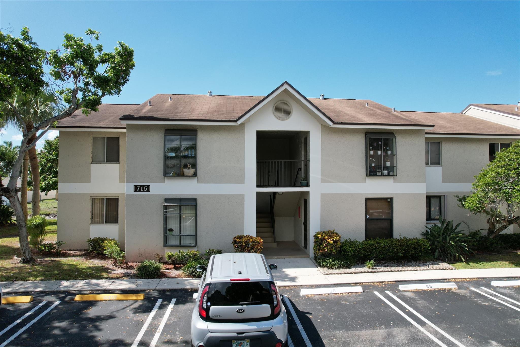 This INVESTORS FRIENDLY that has been Beautifully Renovated – Must See!
This move-in ready condo is located in a quiet and secure community. It features high ceilings, new laminate flooring in bedrooms and bathrooms, modern toilets, stylish vanities, a new AC unit, and attic space for extra storage. Enjoy excellent amenities, including a gym, pool, tennis and basketball courts, and a clubhouse.
Includes one assigned parking space and guest parking. Conveniently located with easy access to I-95 and the Turnpike for smooth commuting. All measurements are approximate. Don't miss the 3D tour