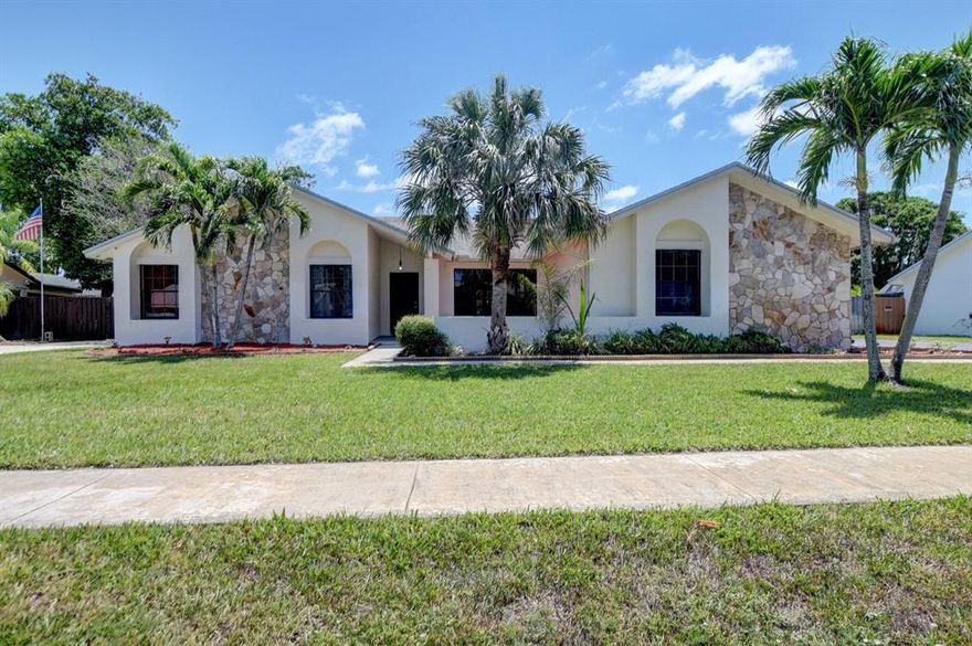Wow!!! 5 Bedroom Ranch on 1/3 Acre!!Top A+ Schools with Low HOA Fees. Newer Open Kitchen and Florida Room with Vaulted Ceilings.  Oversized, Enclosed Screen Patio. Third Full Bath is also a Cabana Bath. Dual Zone A/C. Huge Master Bedroom with Large Walk-in Closet and Jacuzzi Tub. Large Air Conditioned Laundry Room with Newer Samsung Clothes Washer & Dryer. Home has Well Water for Lawn. Two Car Garage.