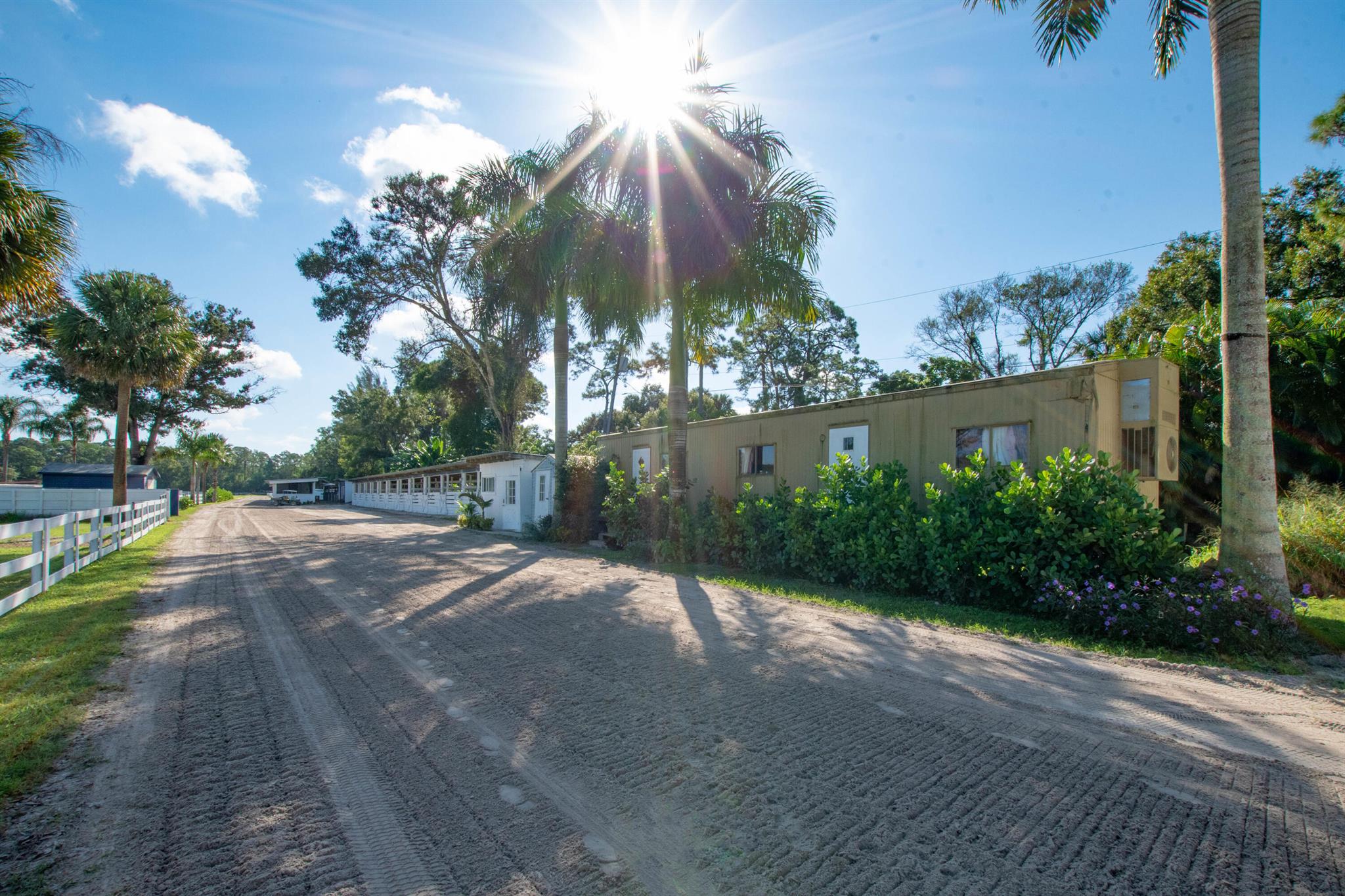 1044 D Road (10 Acres And Barn)