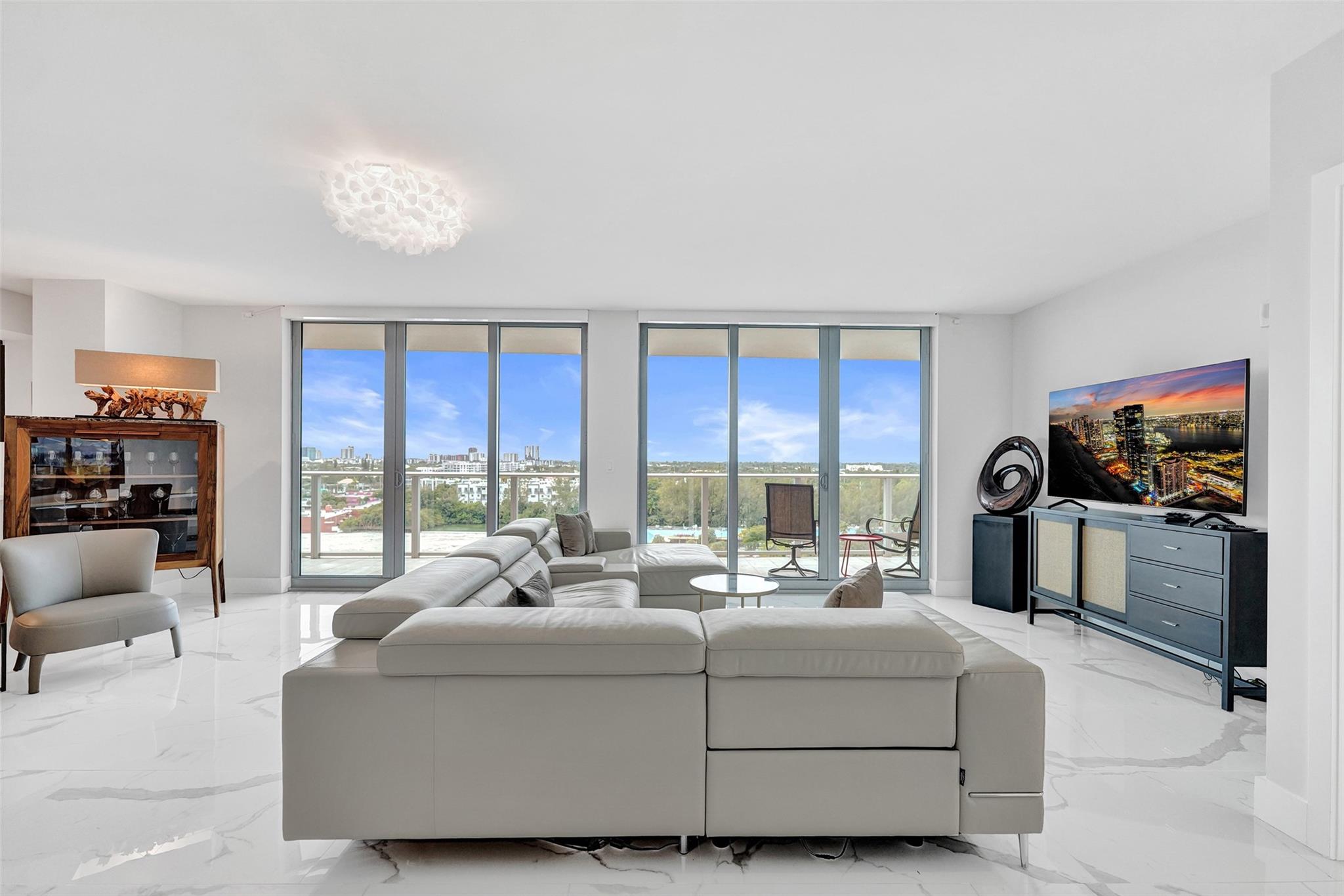 1180 N Federal Hwy 1005