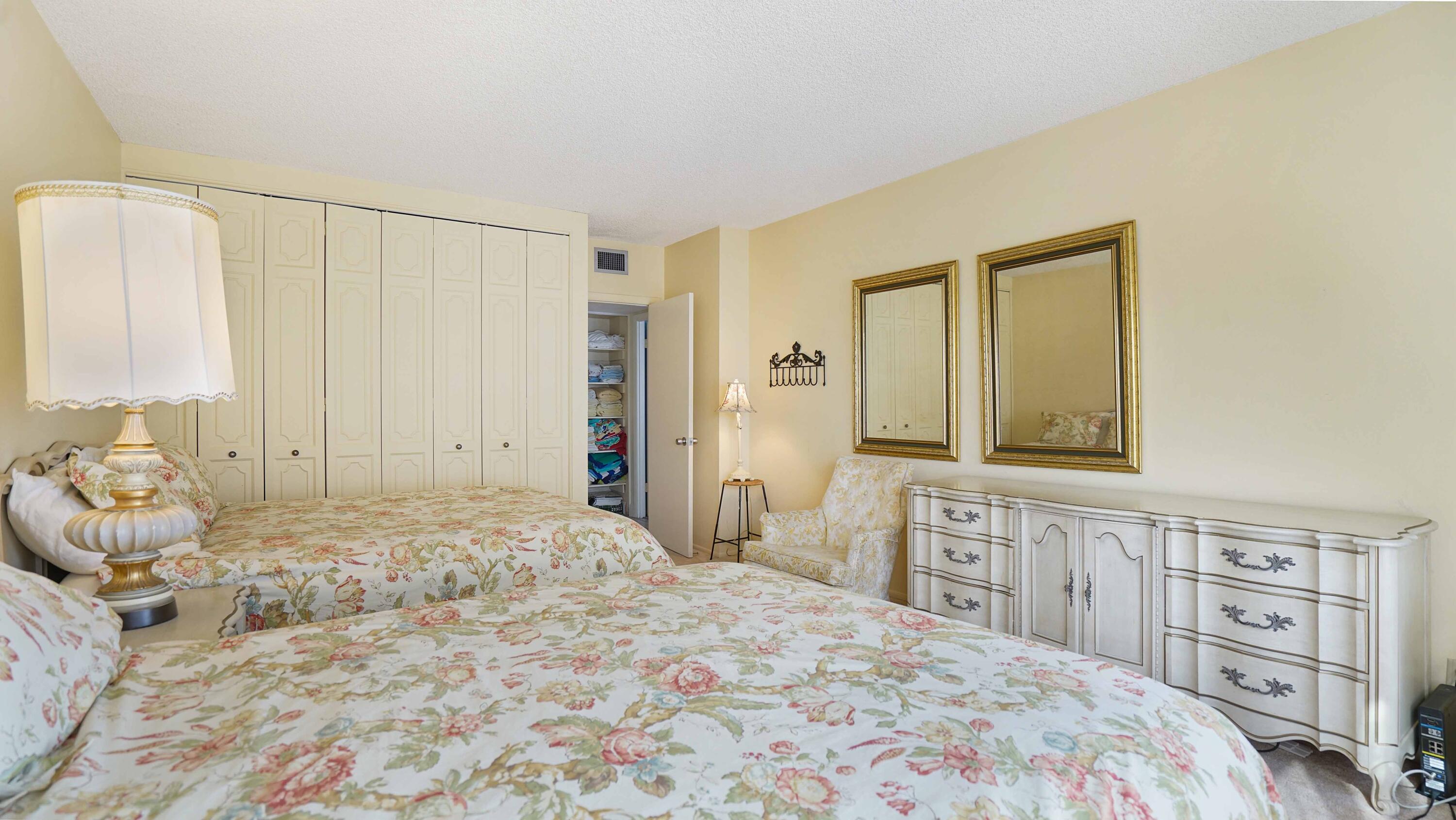 RIVIERA CONDO - Residential