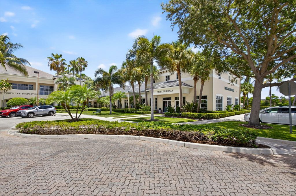 Photo of 3307 Northlake Boulevard #103, Palm Beach Gardens, FL 33403 (MLS # R11109199)
