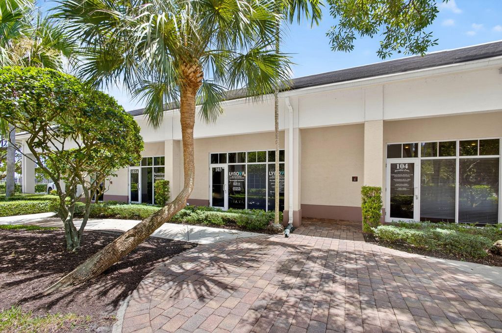 Photo of 3307 Northlake Boulevard #103, Palm Beach Gardens, FL 33403 (MLS # R11109199)