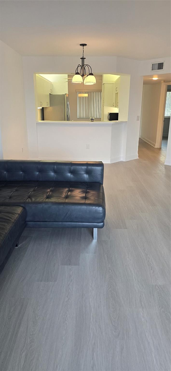 TRENT CONDOMINIUM - Residential Lease