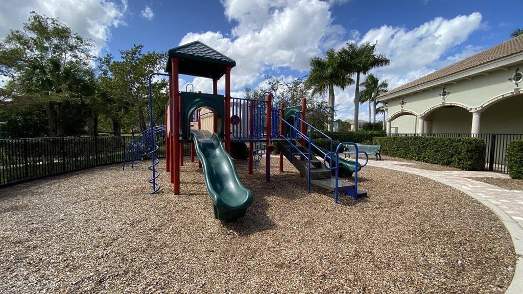 VIZCAYA FALLS PLAT 3 - Residential Lease