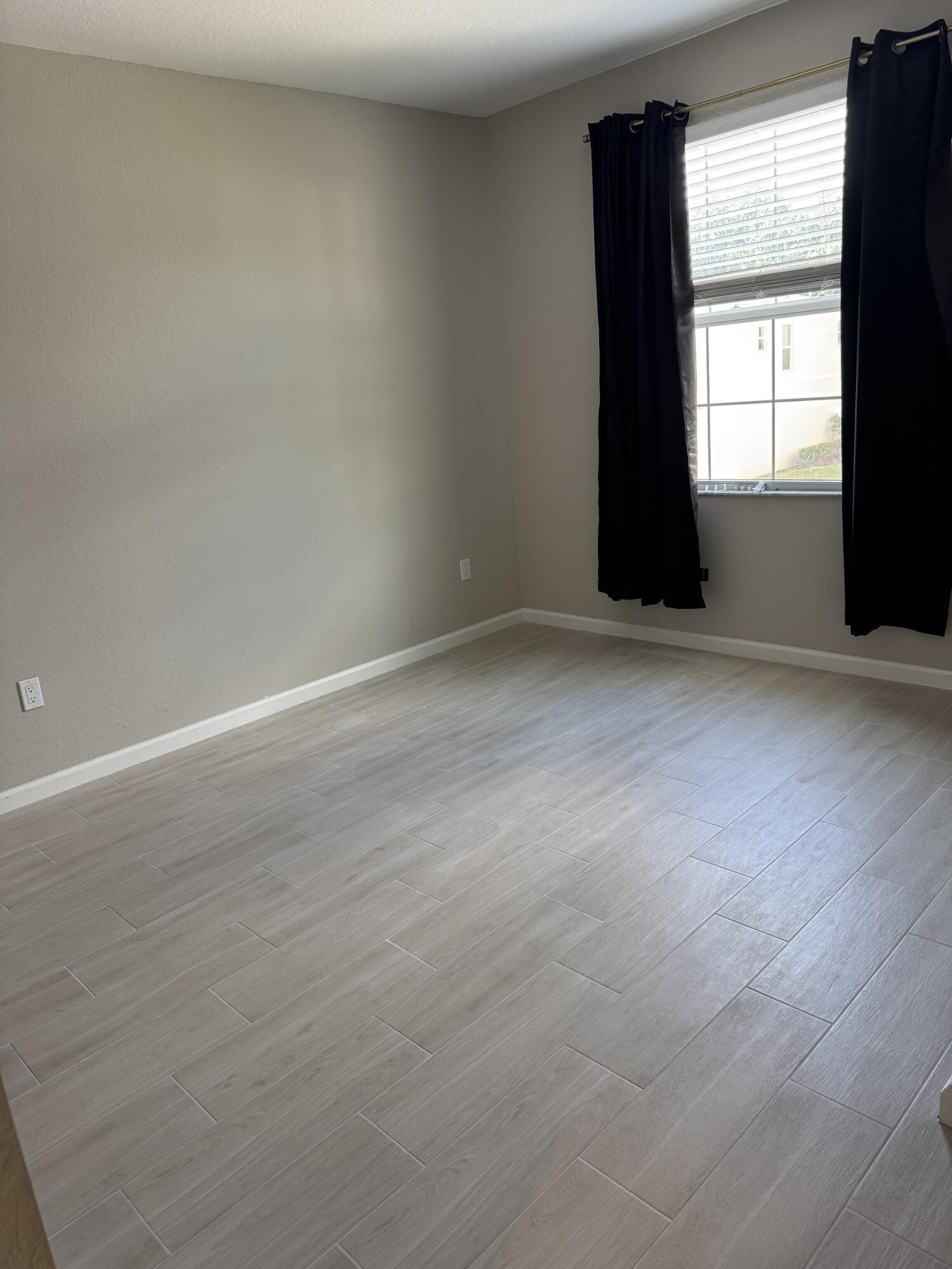 VIZCAYA FALLS PLAT 3 - Residential Lease