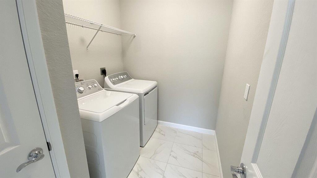 VIZCAYA FALLS PLAT 3 - Residential Lease