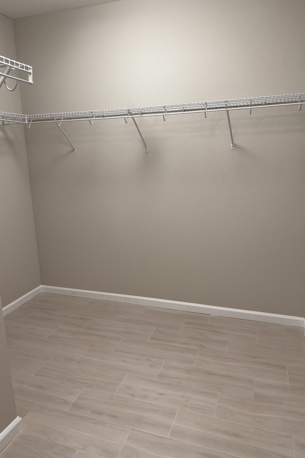 VIZCAYA FALLS PLAT 3 - Residential Lease