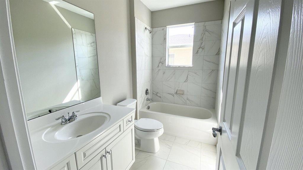 VIZCAYA FALLS PLAT 3 - Residential Lease