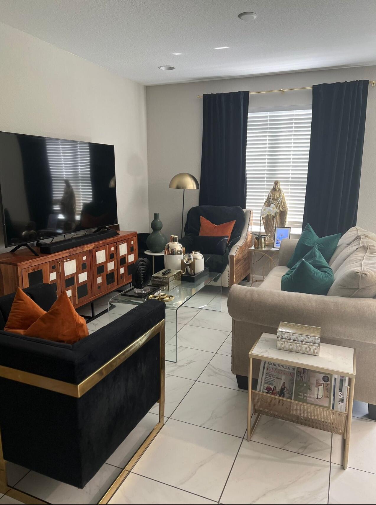 VIZCAYA FALLS PLAT 3 - Residential Lease