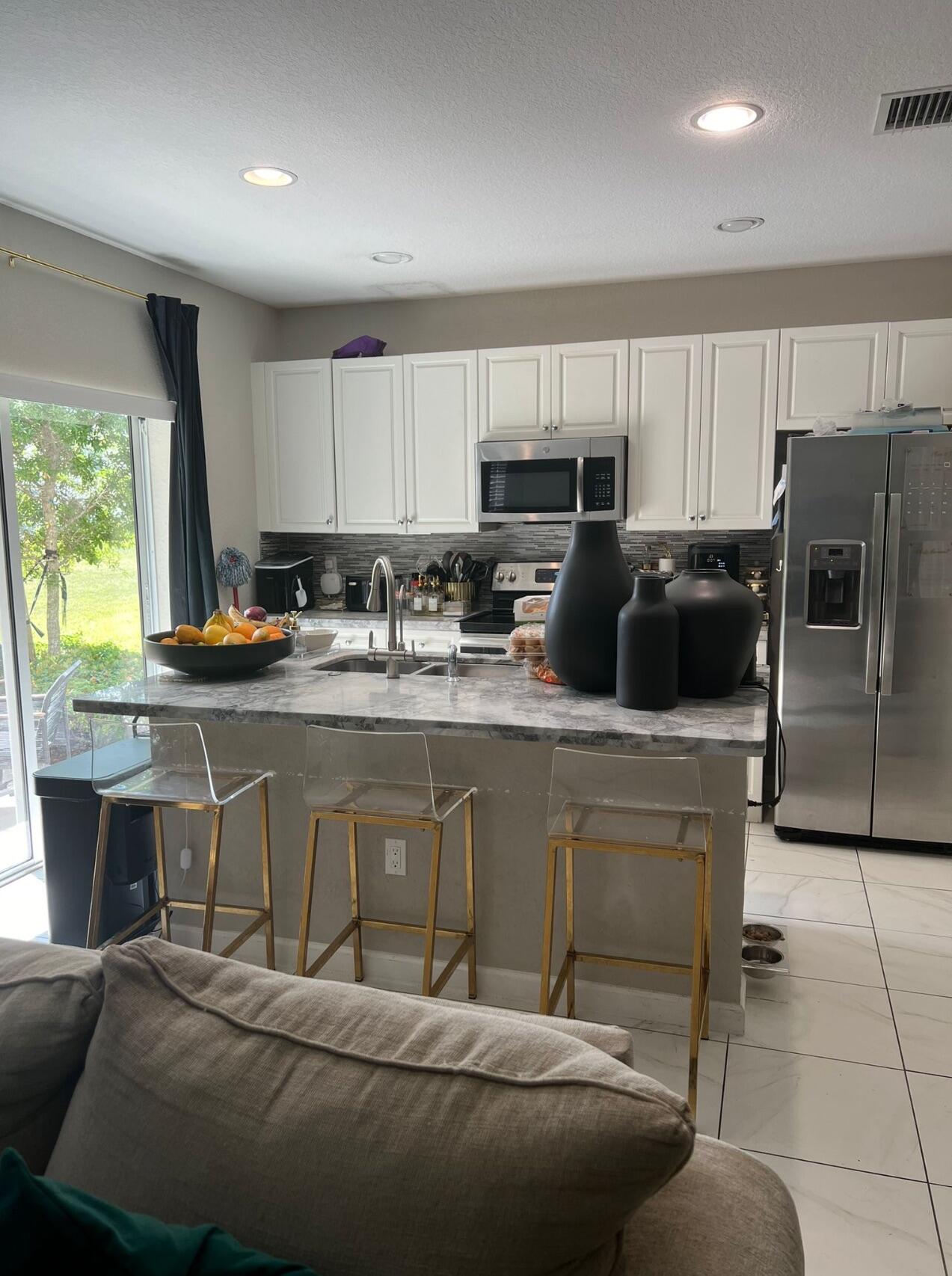 VIZCAYA FALLS PLAT 3 - Residential Lease