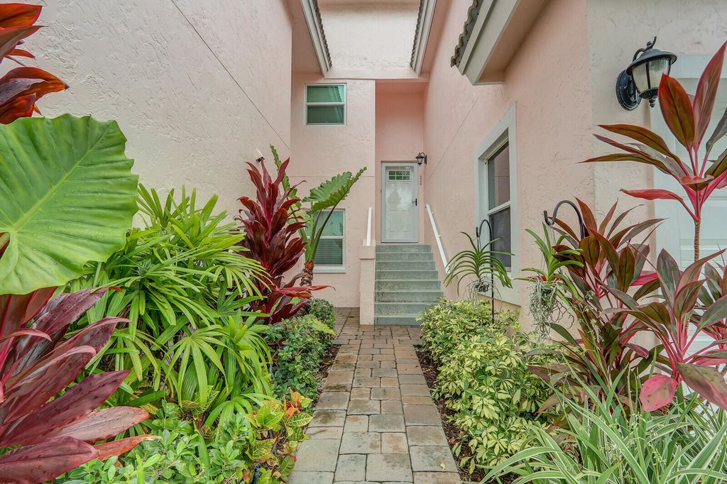 Photo of 3306 Fairway Drive N, Jupiter, FL 33477 (MLS # B26045268)