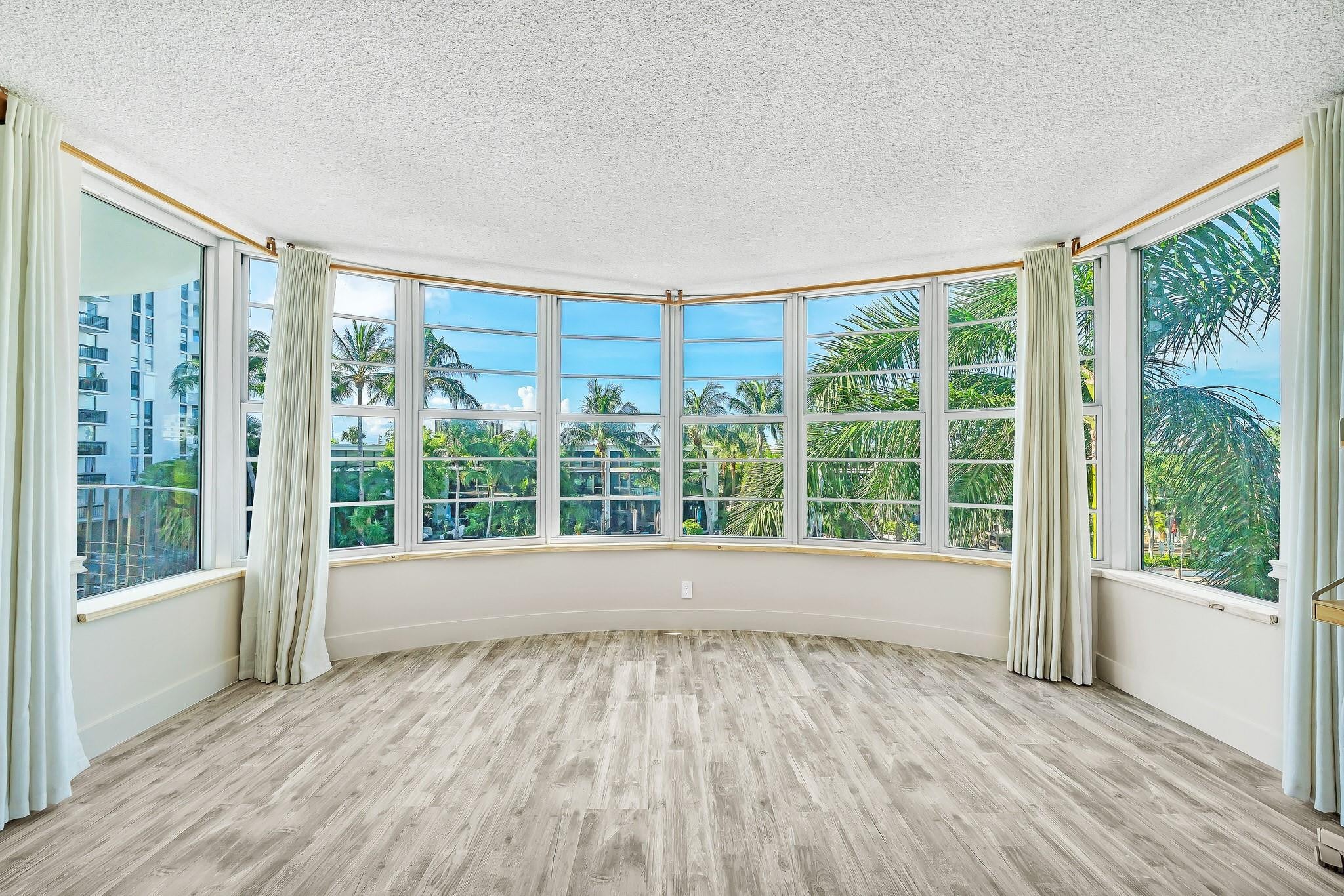 3051 NE 48TH Street 301