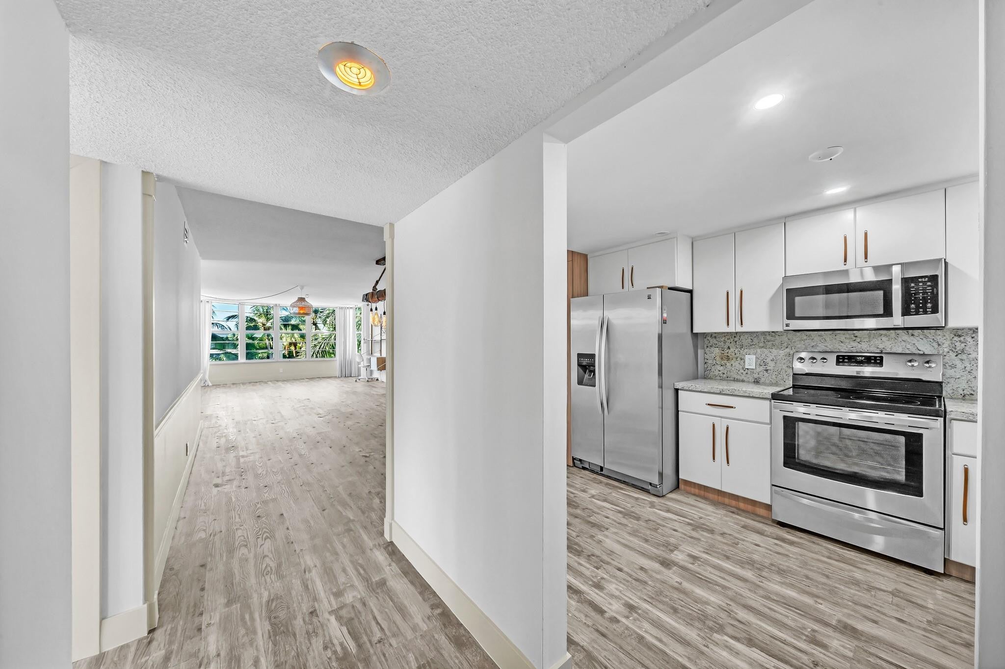 3051 NE 48TH Street 301
