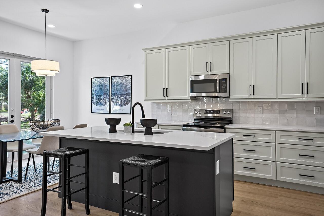 VERO LAKE ESTATES UNIT G - Residential