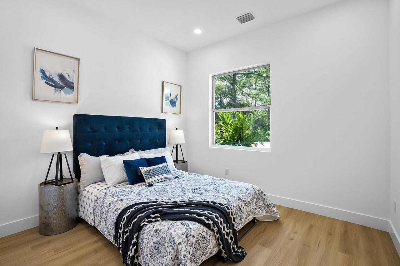 VERO LAKE ESTATES UNIT G - Residential