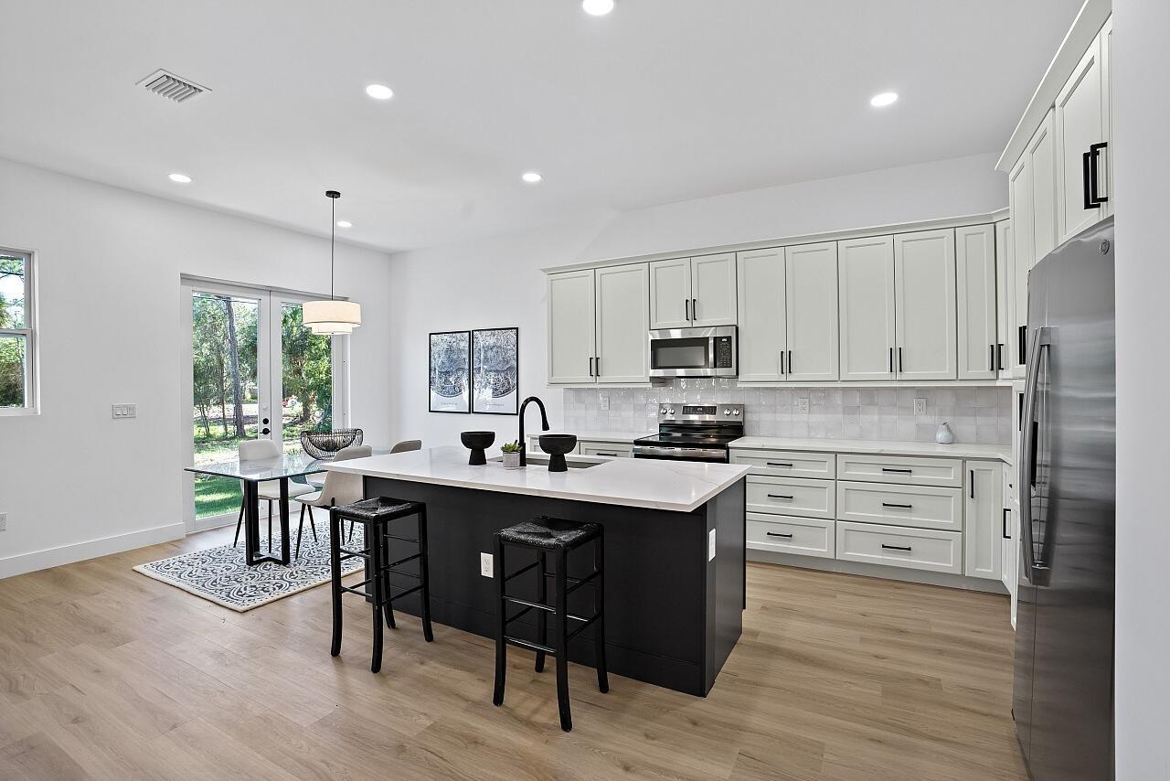 VERO LAKE ESTATES UNIT G - Residential