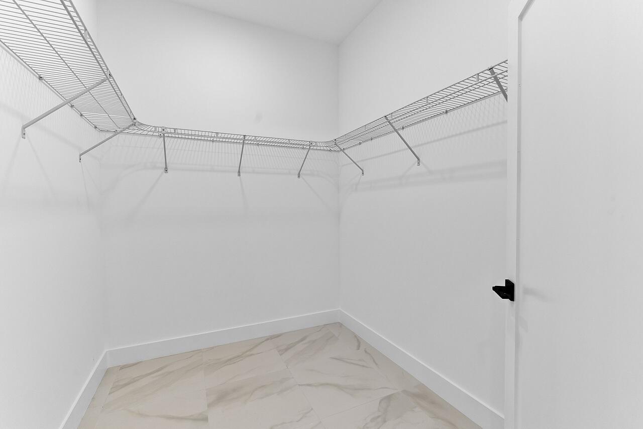 VERO LAKE ESTATES UNIT G - Residential